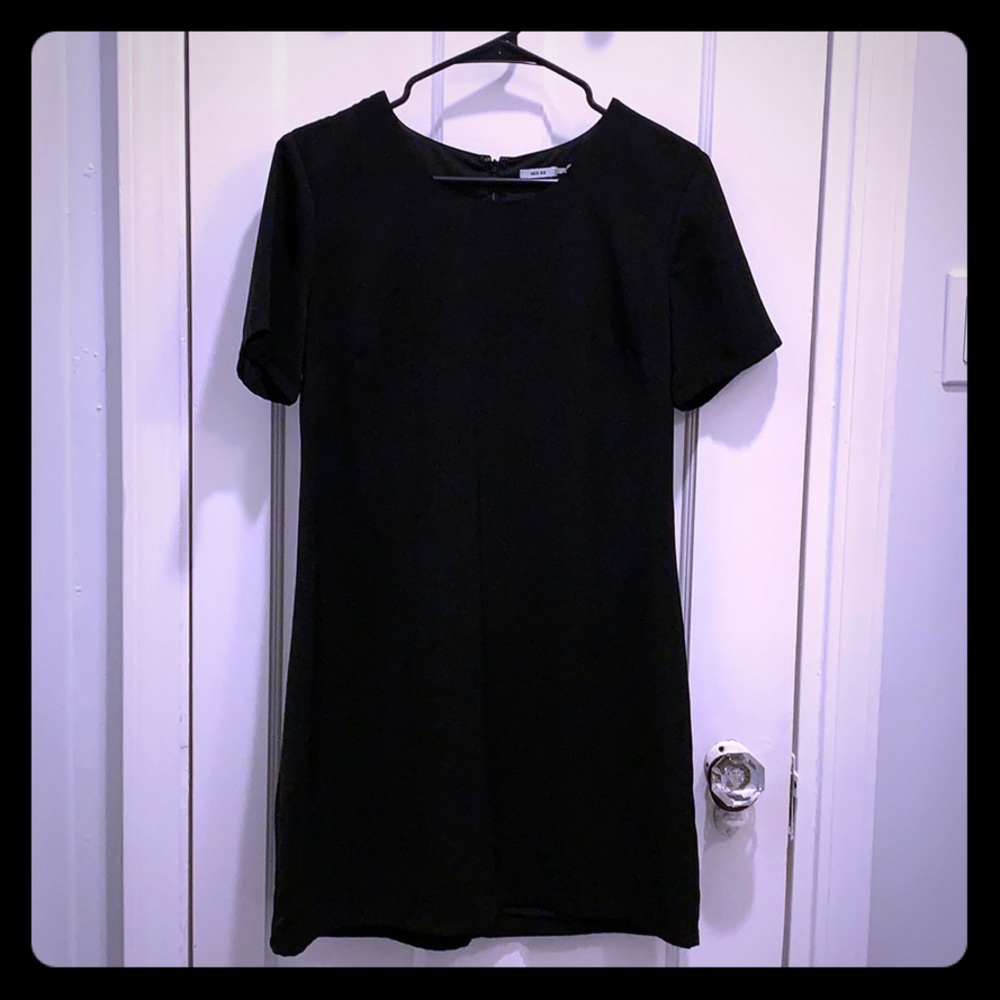Short sleeve tailored tee shirt mini dress